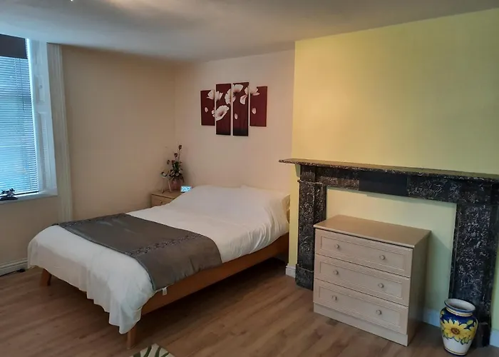 Self Contained Studio Flat In Winterton Hall