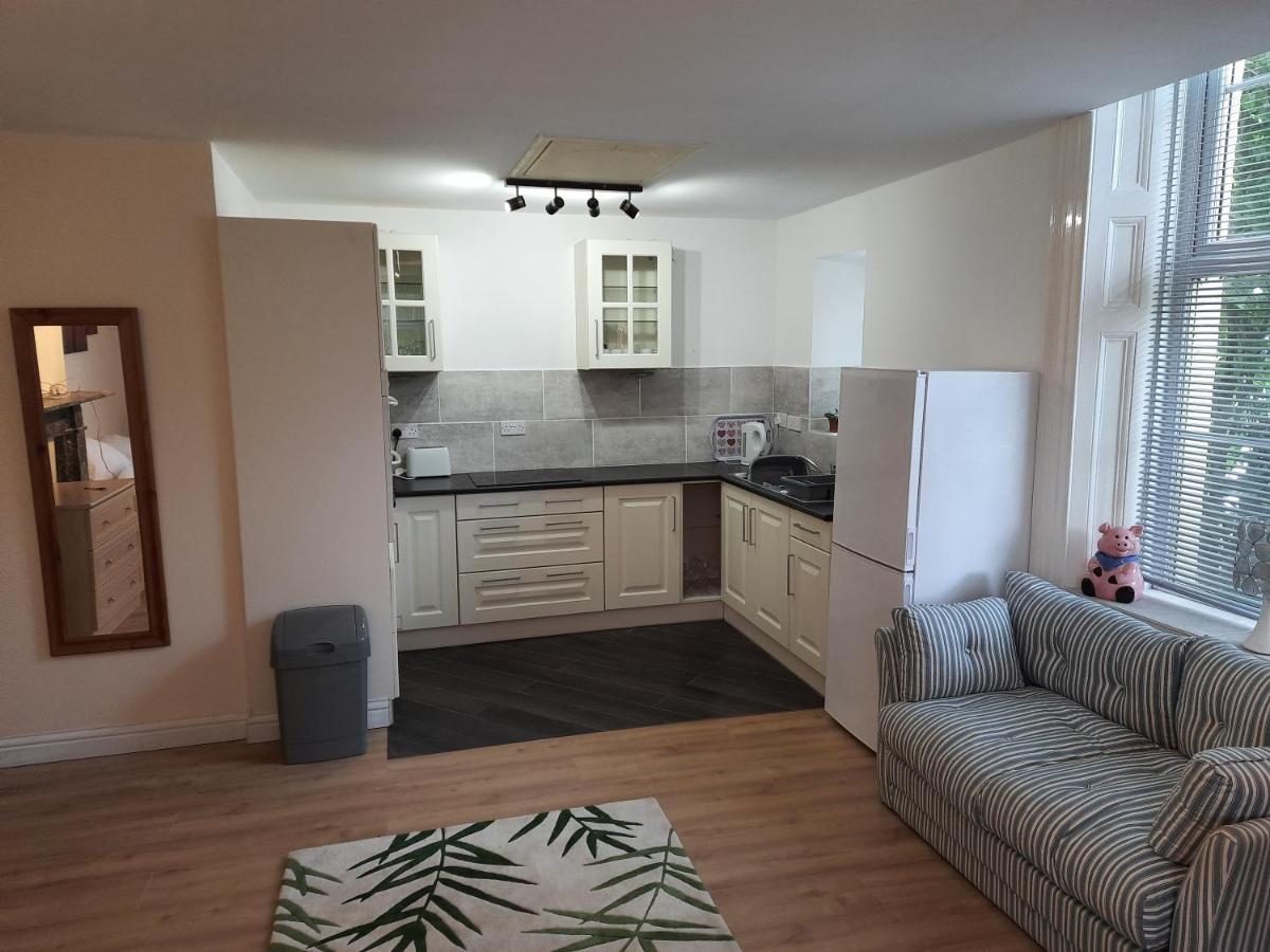 Self Contained Flat In Winterton Hall Apartment