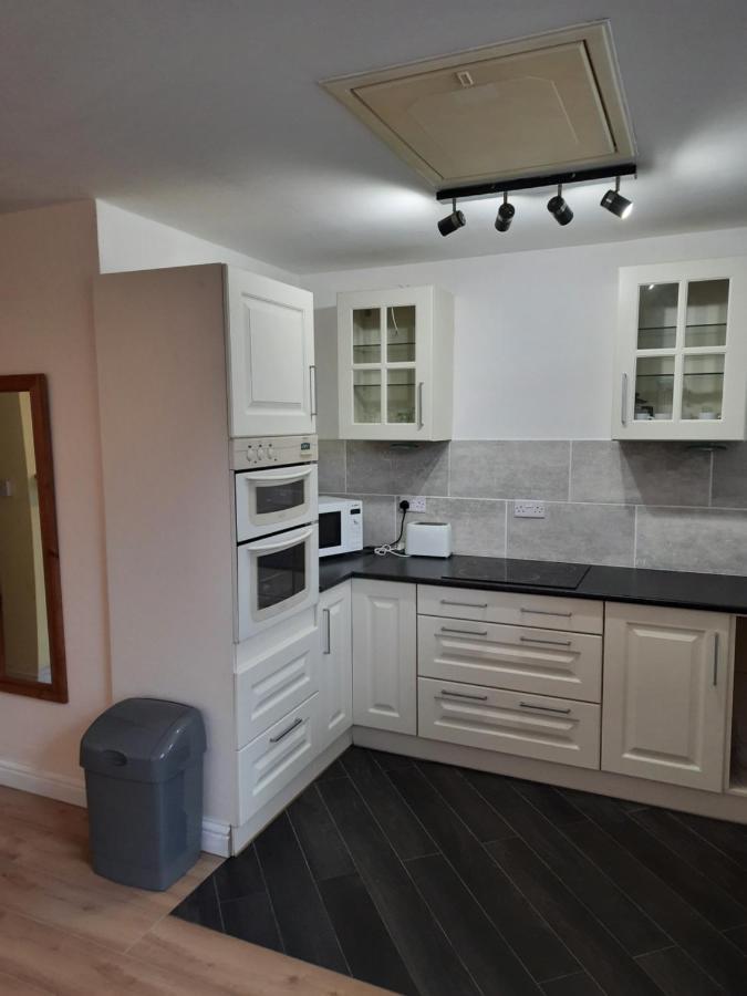 Self Contained Flat In Winterton Hall Apartment *